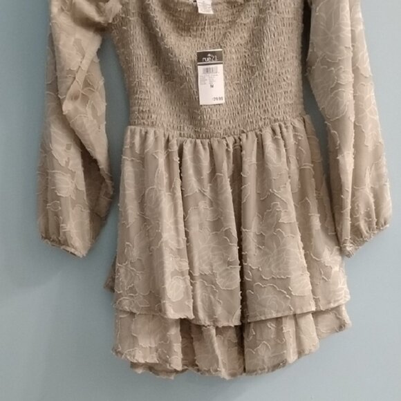 NWT Rue21 ✨ Vintage Beige Smocked Layered Blouse Size Medium - Picture 4 of 6